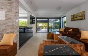 Gorgeous Home In Fazana With Wifi 
