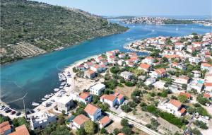 3 Bedroom Beach Front Home In Rogoznica
