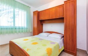 1 Bedroom Awesome Apartment In Supetarska Draga 