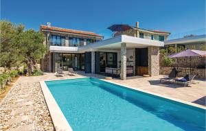 4 Bedroom Nice Home In Lun 