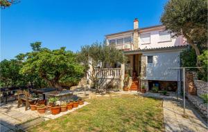 2 Bedroom Awesome Apartment In Pag