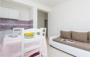 1 Bedroom Gorgeous Apartment In Pakostane 