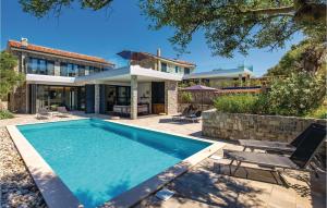 4 Bedroom Nice Home In Lun 