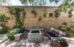 Two-Bedroom Holiday Home In Pridraga