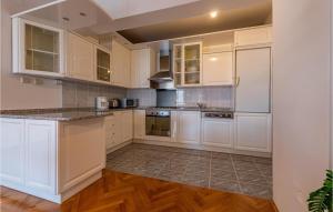 2 Bedroom Beautiful Apartment In Zadar 