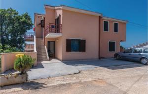 1 Bedroom Beautiful Apartment In Njivice