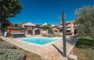 Cozy Home In Porec With Jacuzzi 
