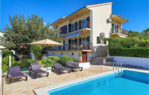 Amazing Home In Okrug Gornji With House Sea View 