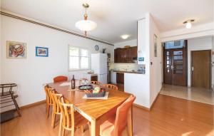 Amazing Home In Okrug Gornji With House Sea View 