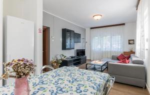 2 Bedroom Stunning Apartment In Pula 