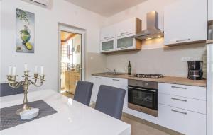 Awesome Home In Rovinj With Kitchen 