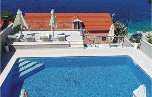 Three-Bedroom Apartment In Prigradica