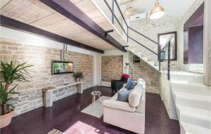 Amazing Home In Pridraga With Wifi 