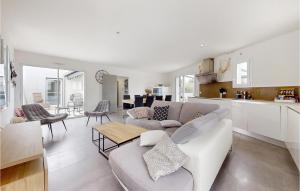 Maisons de vacances 3 Bedroom Nice Home In La Tremblade : photos des chambres