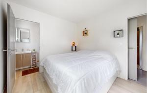 Maisons de vacances 3 Bedroom Nice Home In La Tremblade : photos des chambres