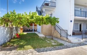 3 Bedroom Nice Apartment In Medulin 