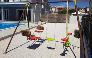 4 Bedroom Stunning Home In Pula