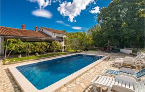 Awesome Home In Malinska With Wifi