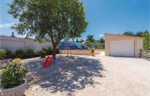 3 Bedroom Amazing Home In Bilice 