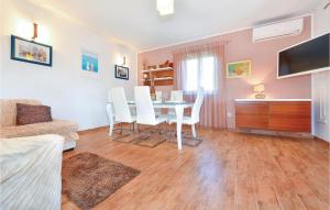 3 Bedroom Amazing Home In Sibenik 