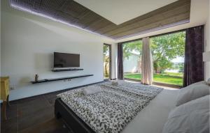 Gorgeous Home In Tar With Wifi 