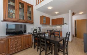 Gorgeous Apartment In Njivice With Wifi