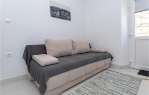 1 Bedroom Nice Home In Rogotin 