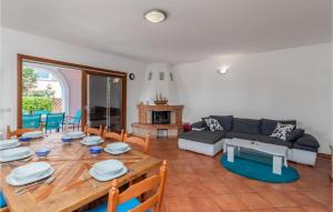 4 Bedroom Gorgeous Home In Dobrinj 