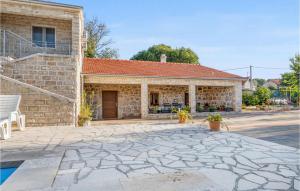 Stunning Home In Unesic