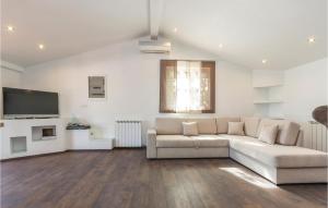 Gorgeous Home In Tar With Wifi 