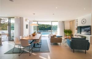 Awesome Home In Splitska With Sauna 