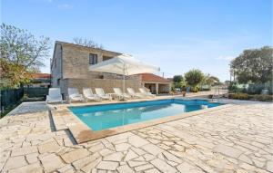 Stunning Home In Unesic