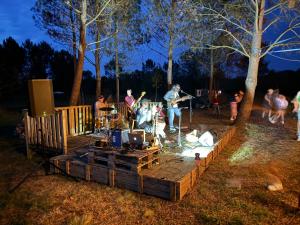 B&B / Chambres d'hotes Blue : La Roulotte du Medoc : photos des chambres