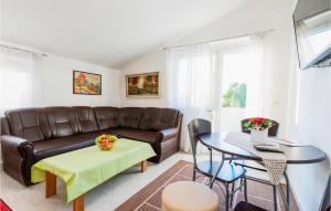 Lovely Home In Fazana With Kitchen 