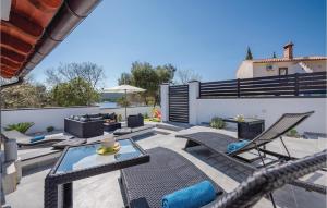 Stunning Home In Labin With Jacuzzi 