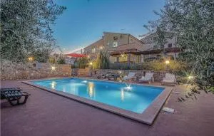 4 Bedroom Amazing Home In Pavicini - Pavicini