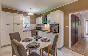 Gorgeous Home In Pula With Wifi 