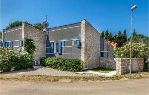 2 Bedroom Nice Home In Fazana