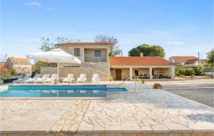 Stunning Home In Unesic