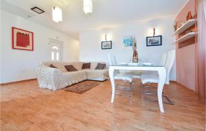 Three-Bedroom Holiday Home In Sibenik