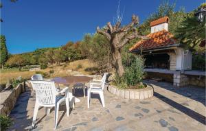 3 Bedroom Cozy Apartment In Supetarska Draga 