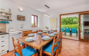 4 Bedroom Gorgeous Home In Dobrinj 