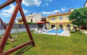 4 Bedroom Amazing Home In Pula - Valdebek
