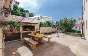 Nice Apartment In Novi Vinodolski With Wifi 