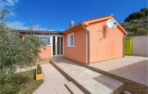 Awesome Home In Mundanije With Wifi