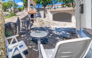 3 Bedroom Awesome Home In Praputnjak 