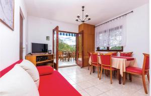 2 Bedroom Gorgeous Apartment In Jadranovo 