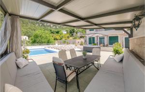 4 Bedroom Stunning Home In Tucepi 