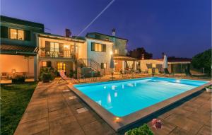 Two-Bedroom Holiday Home In Svetvincenat