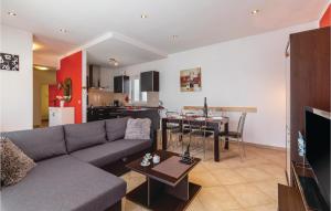 3 Bedroom Nice Home In Labin 